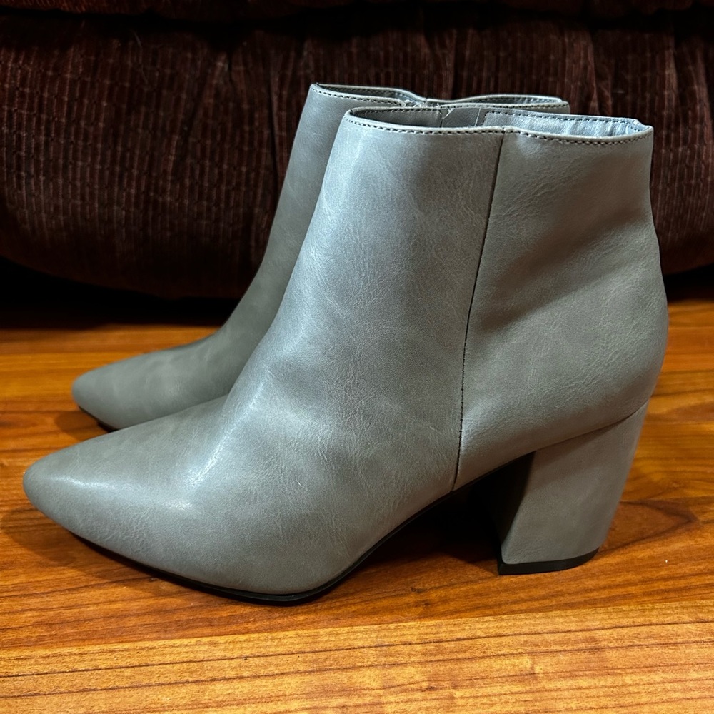 NWT! Serra Gray Booties